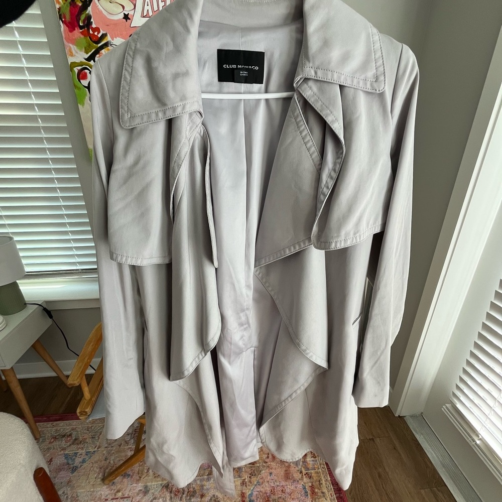 Club Monaco Women's Short Gray Trench Coat with pockets and tie